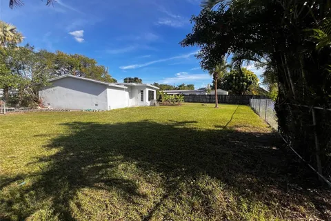 10260 Dolphin Rd, Cutler Bay FL 33157