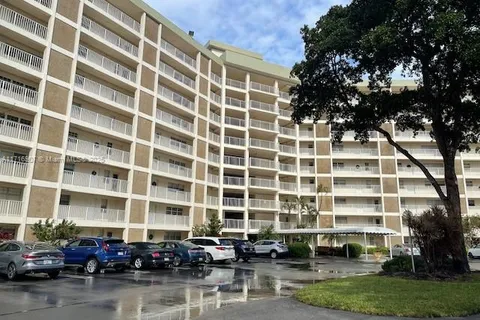 3090 N Course Dr # 311, Pompano Beach FL 33069