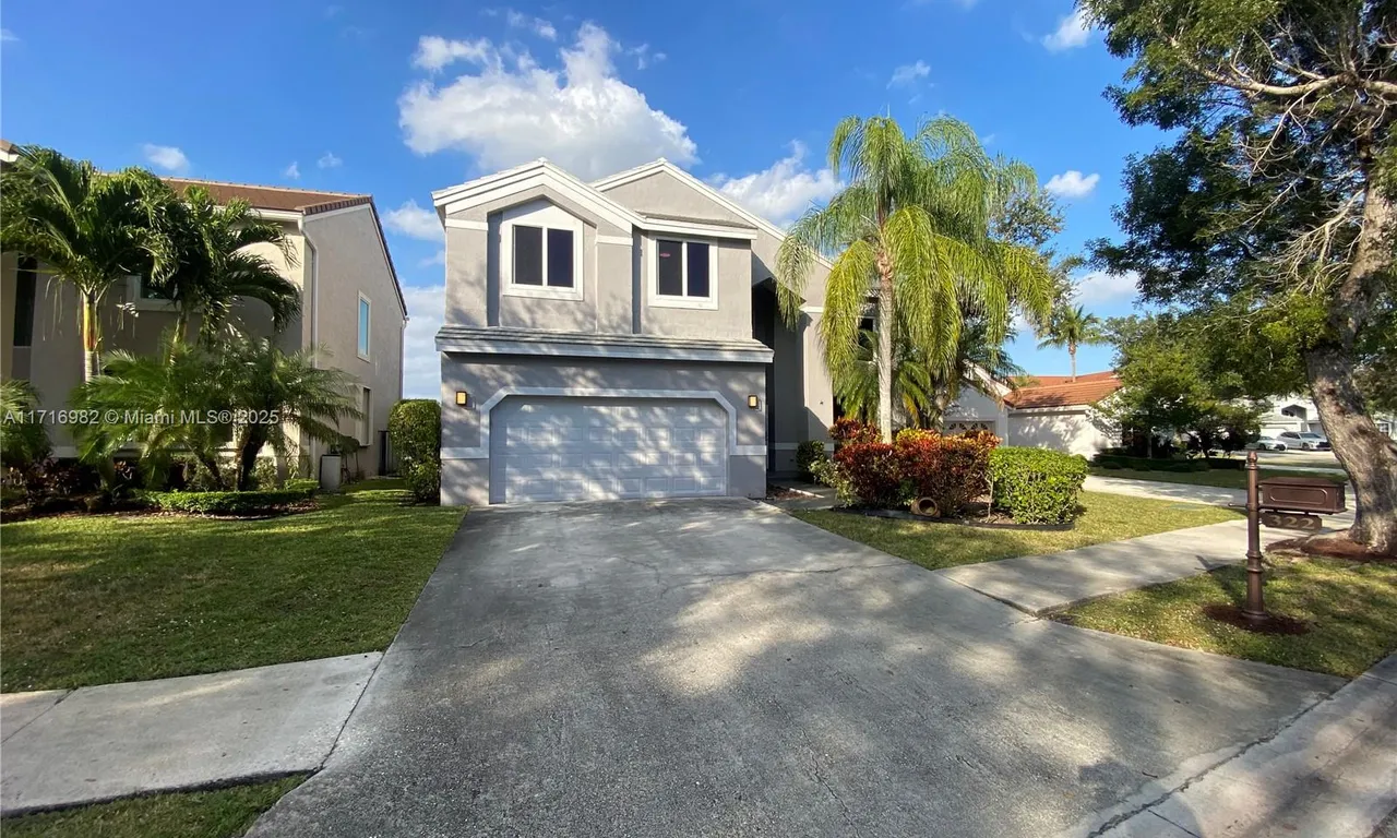 322 Lake Crest Ct, Weston FL 33326