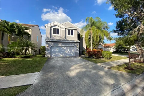 322 Lake Crest Ct, Weston FL 33326