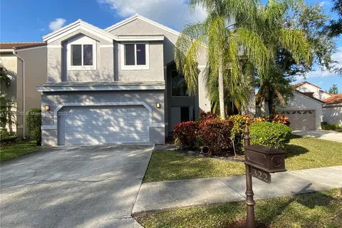 322 Lake Crest Ct, Weston FL 33326