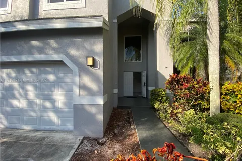 322 Lake Crest Ct, Weston FL 33326