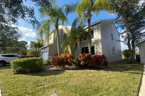 322 Lake Crest Ct, Weston FL 33326