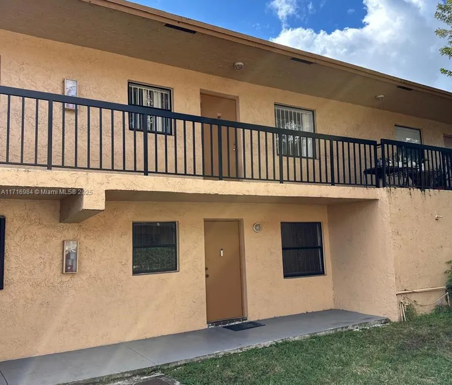 2540 W 67th Pl # 28, Hialeah FL 33016