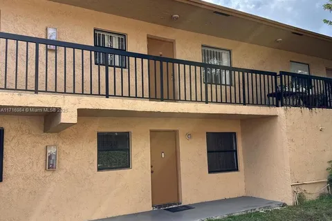 2540 W 67th Pl # 28, Hialeah FL 33016