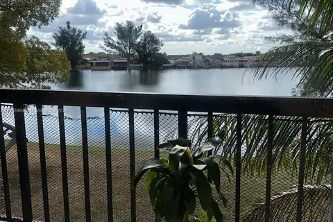 2540 W 67th Pl # 28, Hialeah FL 33016