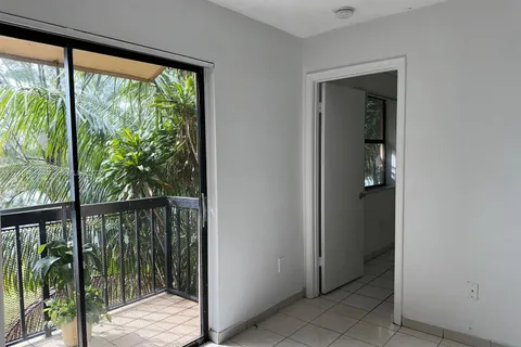 2540 W 67th Pl # 28, Hialeah FL 33016