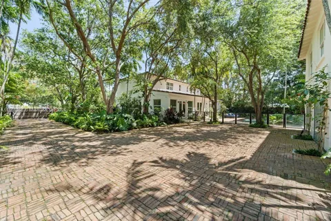 5812 Alton Rd, Miami Beach FL 33140