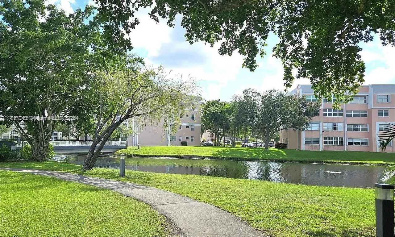 10303 Sunrise Lakes Blvd # 210, Sunrise FL 33322