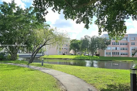 10303 Sunrise Lakes Blvd # 210, Sunrise FL 33322