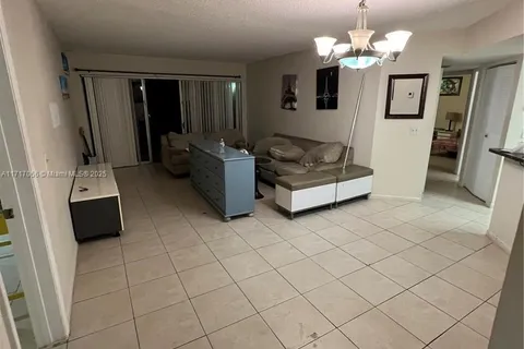 8871 Wiles Rd # 208, Coral Springs FL 33067