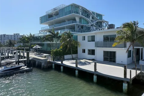 8435 Crespi Blvd # 4, Miami Beach FL 33141