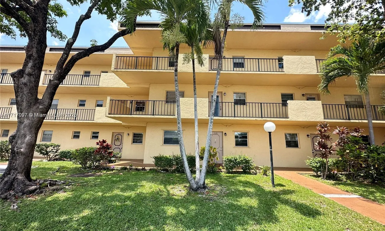 101 Berkley # 110, Hollywood FL 33024