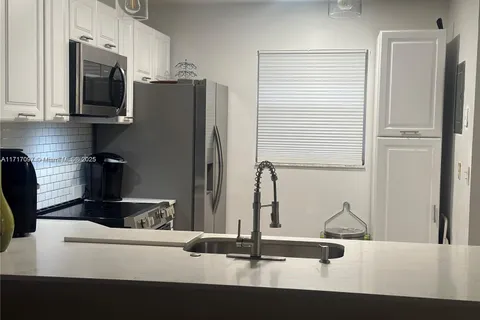 101 Berkley # 110, Hollywood FL 33024