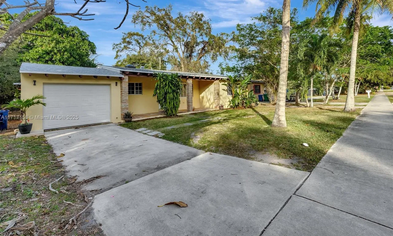 645 NE 159th St, Miami FL 33162