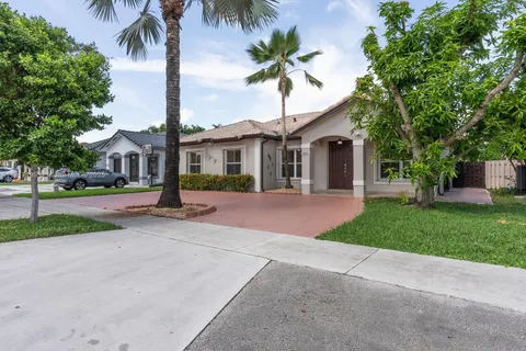 8885 NW 168th St, Miami Lakes FL 33018