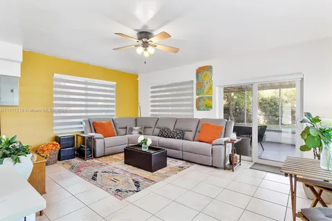 25 NW 121st St, North Miami FL 33168