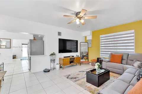 25 NW 121st St, North Miami FL 33168