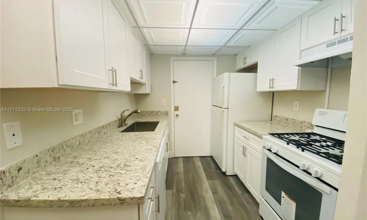 17901 NW 68th Ave # T206, Hialeah FL 33015