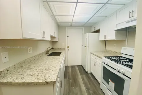 17901 NW 68th Ave # T206, Hialeah FL 33015