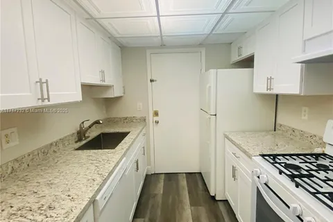 17901 NW 68th Ave # T206, Hialeah FL 33015