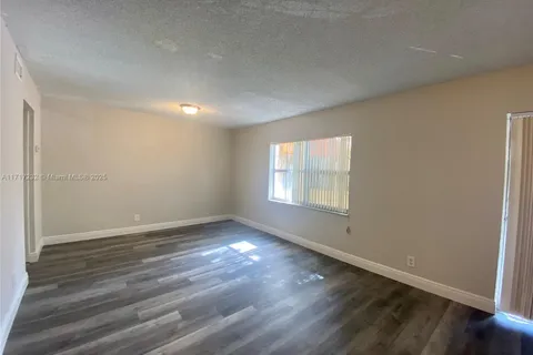 17901 NW 68th Ave # T206, Hialeah FL 33015