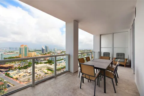 50 S Pointe Dr # 2504, Miami Beach FL 33139