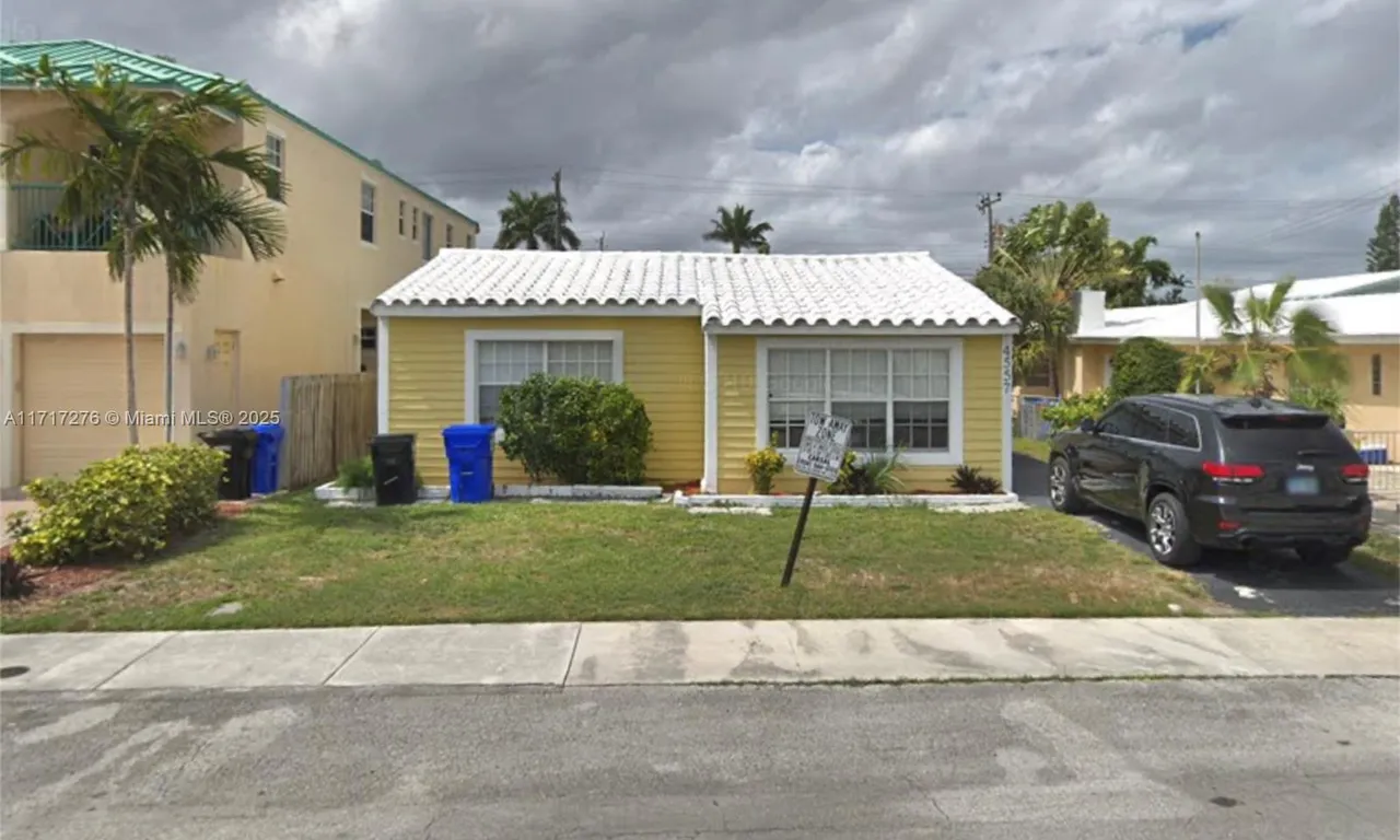 4557 Poinciana St, Lauderdale By The Sea FL 33308