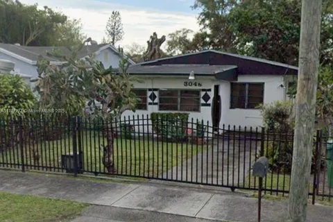 3046 NW 59th St, Miami FL 33142