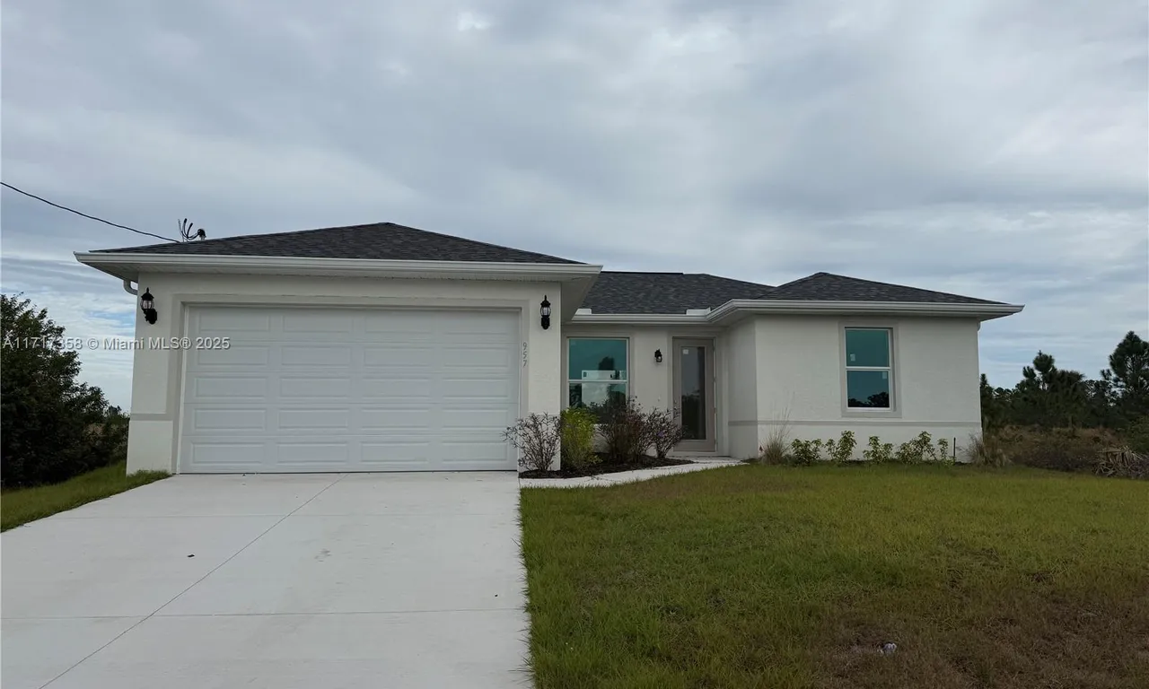 412 WICKHAM AVE S, Lehigh Acres FL 33974