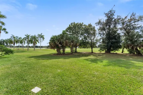 16300 Golf Club Rd # 119, Weston FL 33326