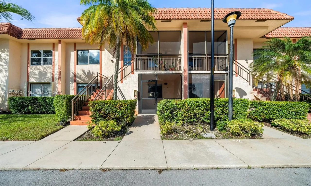 369 Lakeview Dr # 102, Weston FL 33326