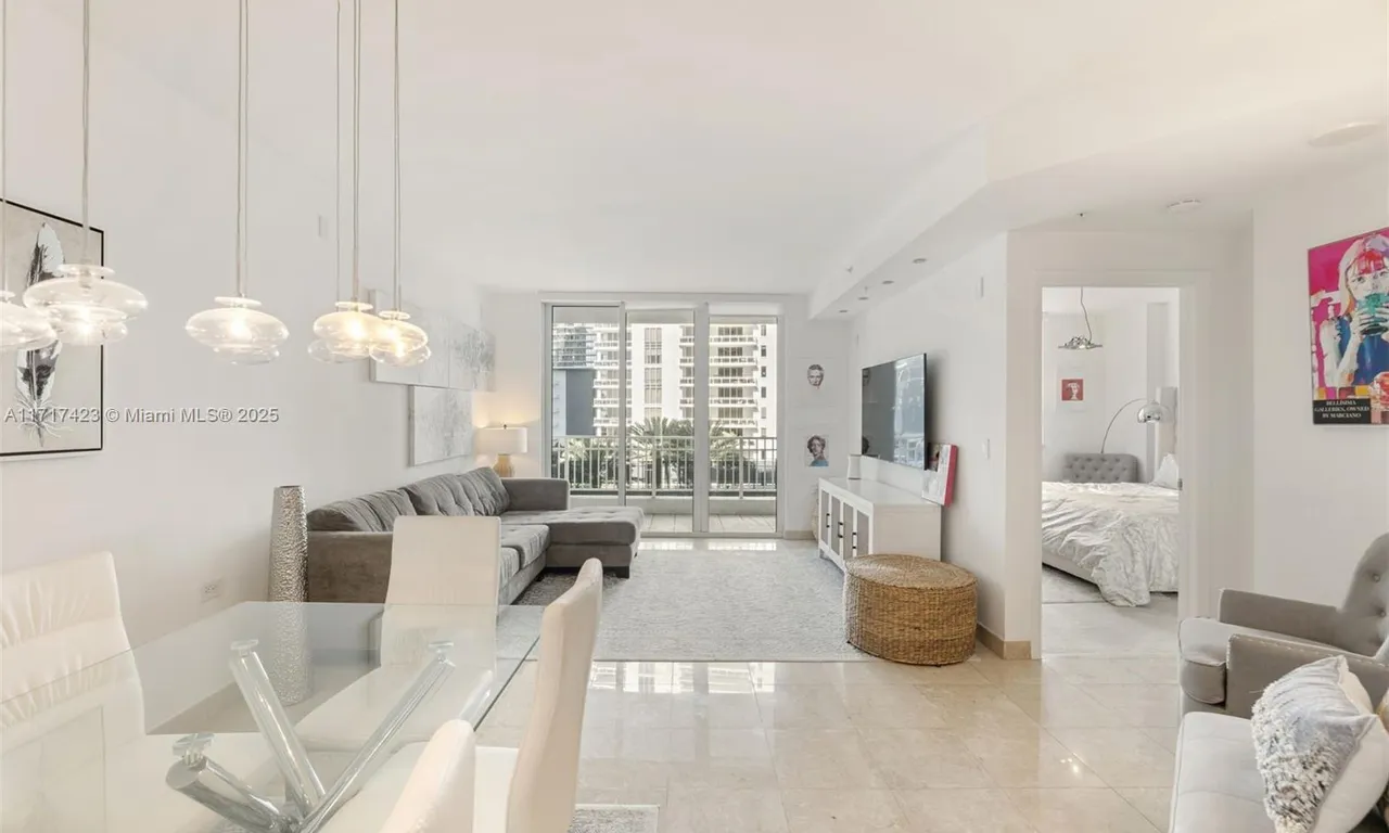 801 Brickell Key Blvd # 806, Miami FL 33131