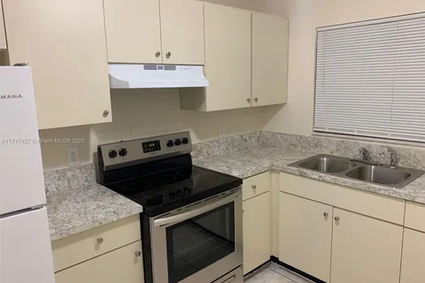 2738 NW 200th Ter, Miami Gardens FL 33056