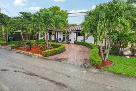 2550 SW 68th Ave, Miami FL 33155