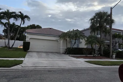 15750 NW 16th Ct, Pembroke Pines FL 33028