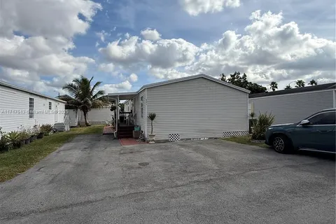 100 NE 6th Ave, Homestead FL 33030