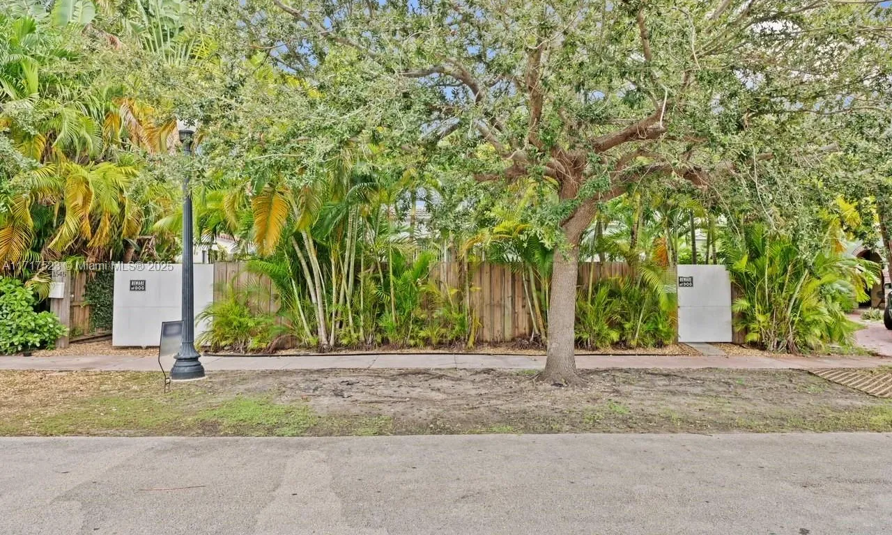1545 Biarritz Dr, Miami Beach FL 33141