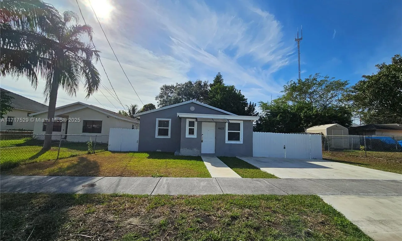 4622 SW 23rd St, West Park FL 33023