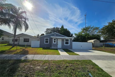 4622 SW 23rd St, West Park FL 33023