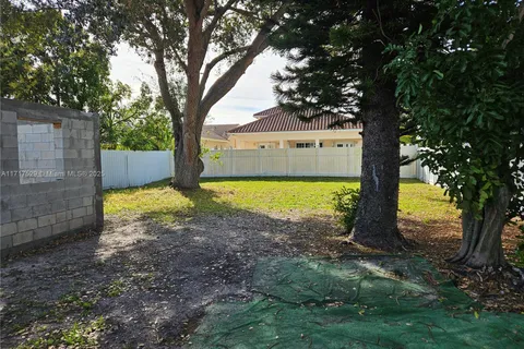 4622 SW 23rd St, West Park FL 33023