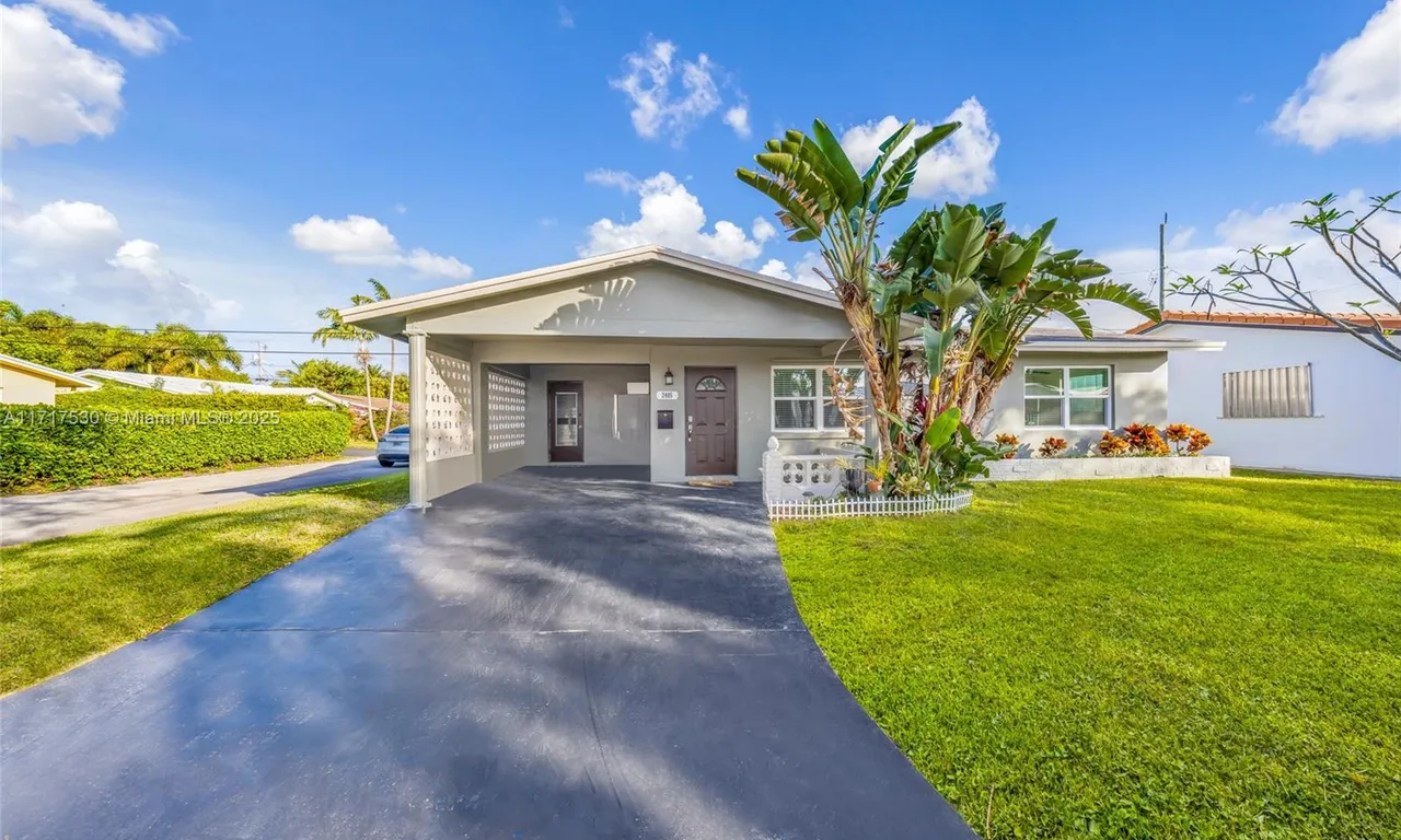 2405 NW 54th St, Tamarac FL 33309