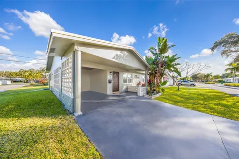 2405 NW 54th St, Tamarac FL 33309