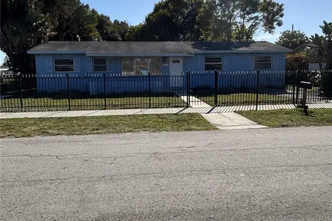 5530 NW 180th Ter, Miami Gardens FL 33055