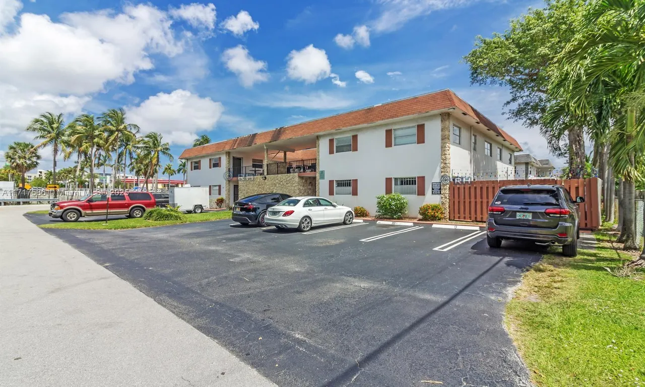 344 SW 1st St # 6, Pompano Beach FL 33060