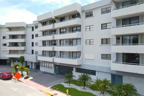 7300 Wayne Ave # 315, Miami Beach FL 33141