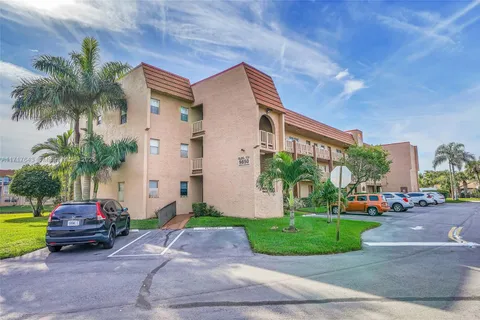 9850 Sunrise Lakes Blvd # 212, Sunrise FL 33322