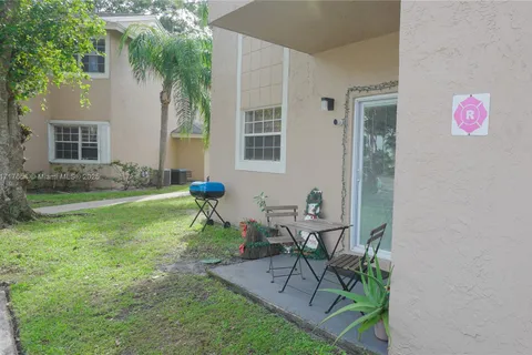 2331 NW 96th Ter # 17A, Pembroke Pines FL 33024