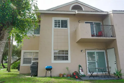 2331 NW 96th Ter # 17A, Pembroke Pines FL 33024