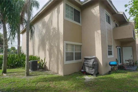 2331 NW 96th Ter # 17A, Pembroke Pines FL 33024